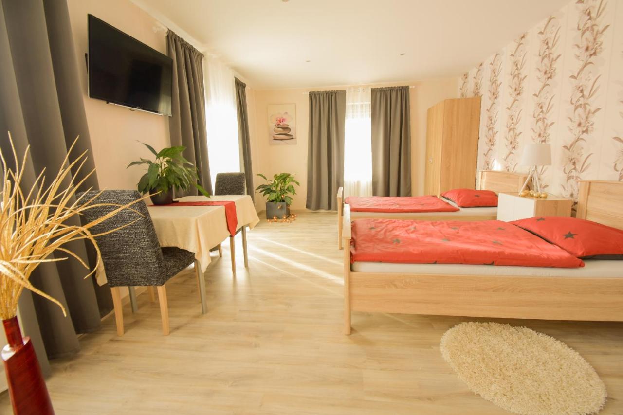 Mainzimmer - Business Apartments Hasloch  Extérieur photo