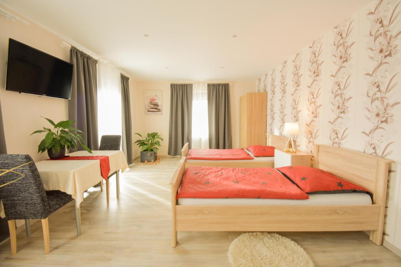 Mainzimmer - Business Apartments Hasloch  Extérieur photo