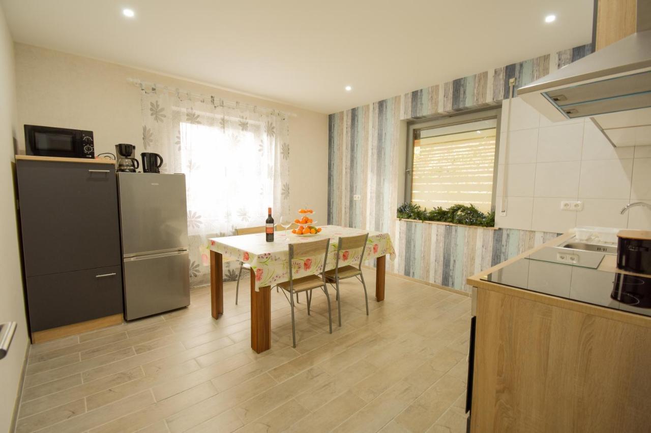 Mainzimmer - Business Apartments Hasloch  Extérieur photo